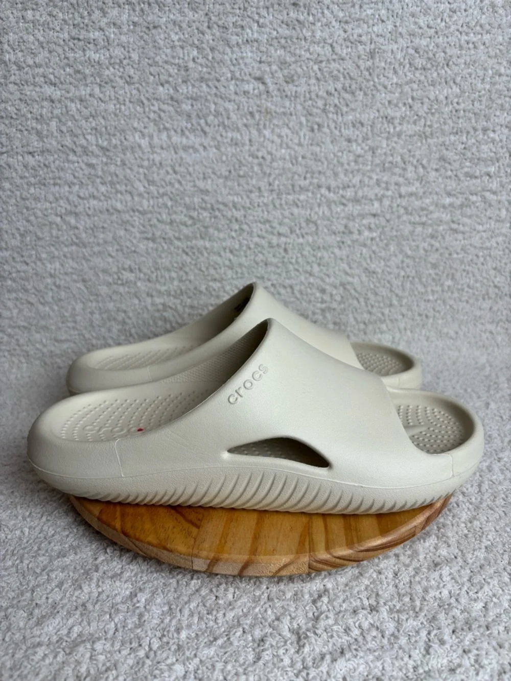 Crocs Mellow Recovery Slides Unisex M9 W11 In Bone Ivory Comfort Like New